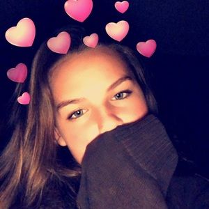 Meet your Posher, Chloe